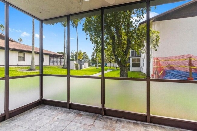 Photo - 345 W Laurel Dr Unidad 2M Rental