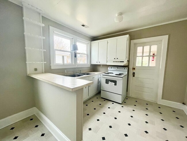 Photo - 803 W Elizabeth St