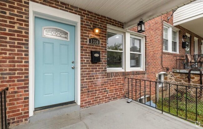Building Photo - 1330 W 37th St Rental