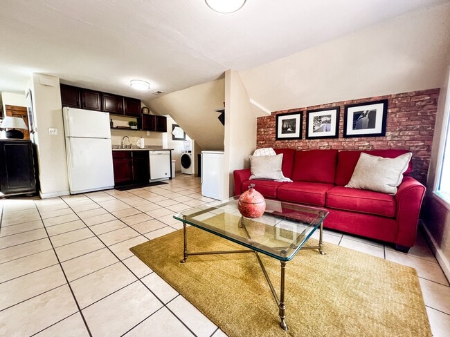 559 E 5th Ave Unidad 563 East 5th Avenue