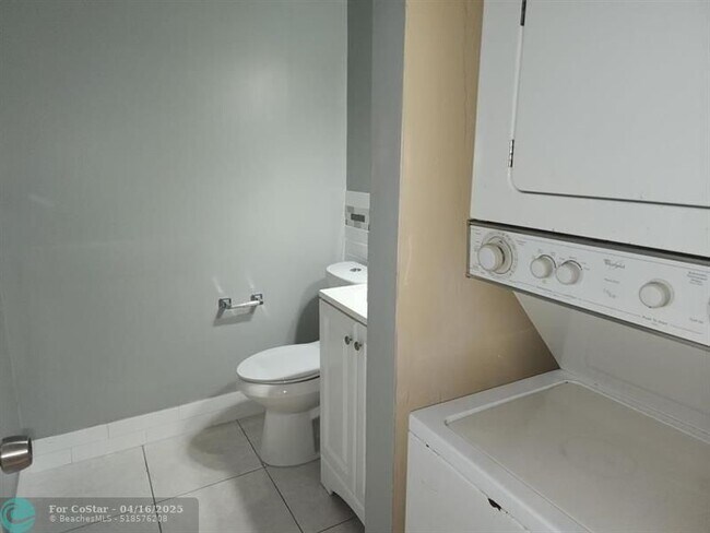 Photo - 4174 Inverrary Dr Unit 811