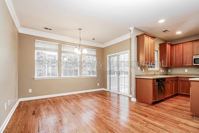 Photo - 3533 Claremont St