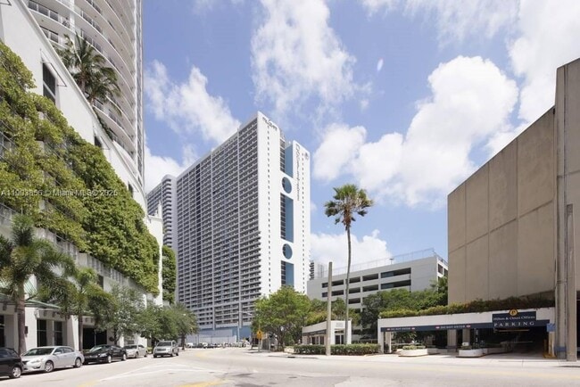 Building Photo - 1717 N Bayshore Dr Unit A-3852