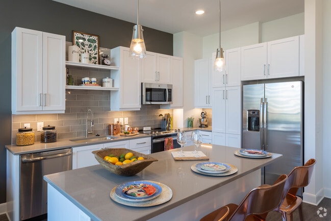 1BR, 1BA - 795 SF