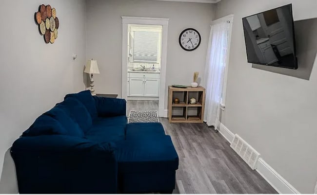 Photo - 10415-10415 Bernard Ave Unit 10415 Bernard Ave