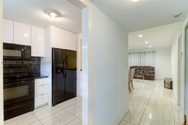 Photo - 5160 SW 40th Ave Unit 4D