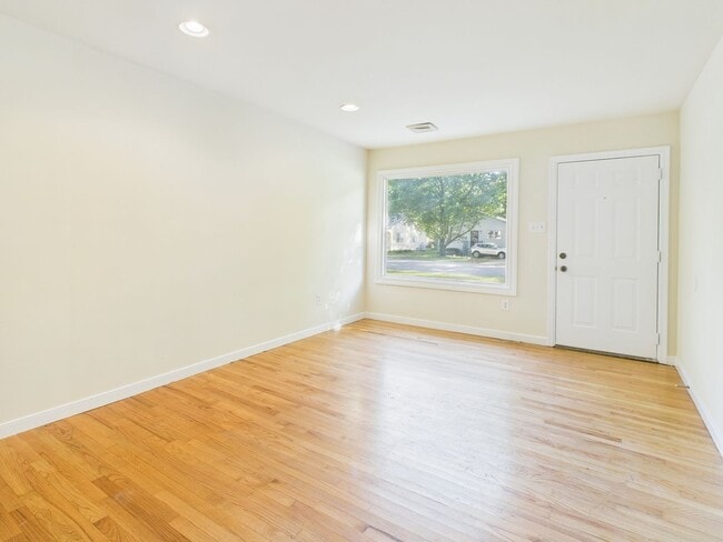 Photo - 818 Winnetka Ave