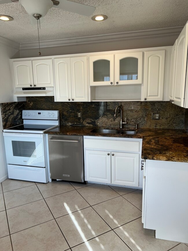 Photo - 119 Lakeview Ave Unit #2