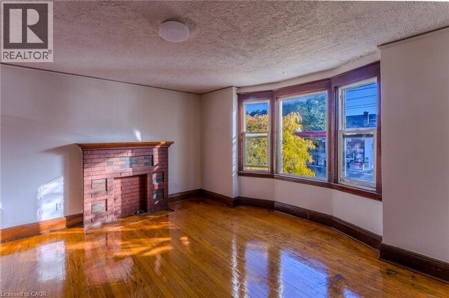 Photo - 1369 Main St E Unité 2