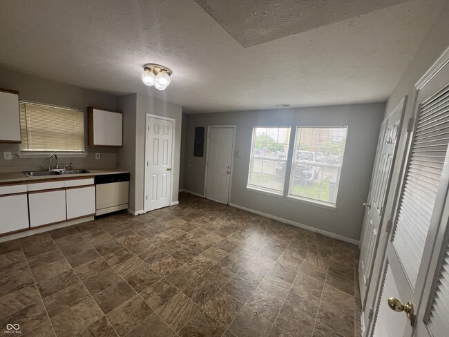 Photo - 3457 N Illinois St