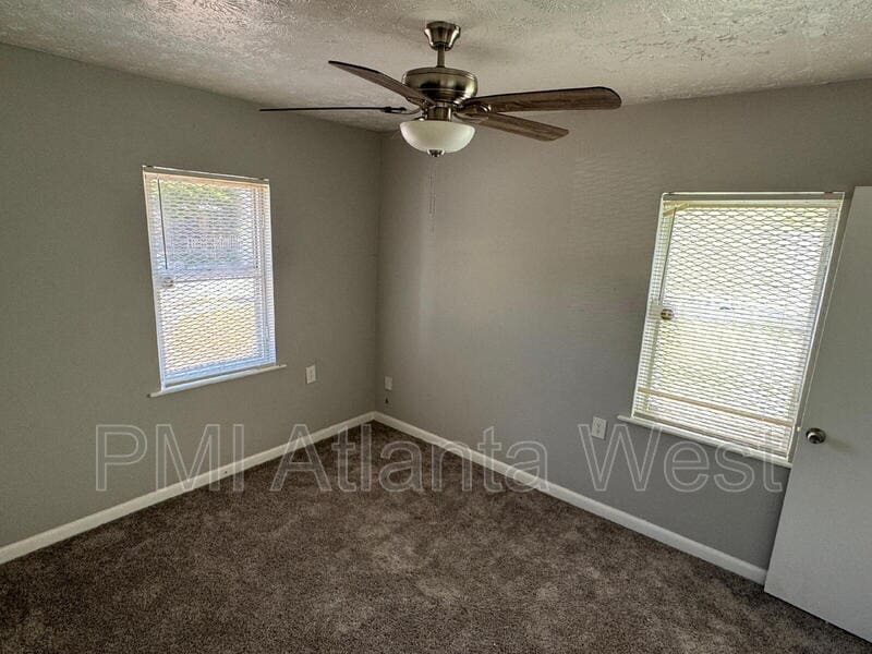 Photo - 139 Lawton St SW