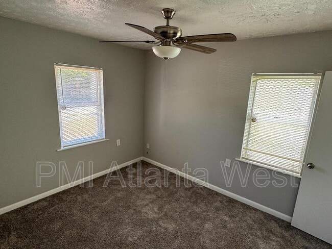 Building Photo - 139 Lawton St SW