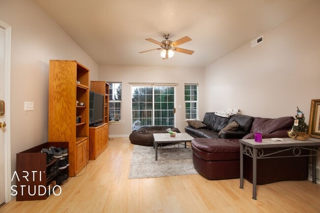 Photo - 331 Belmont Pl Unit Small