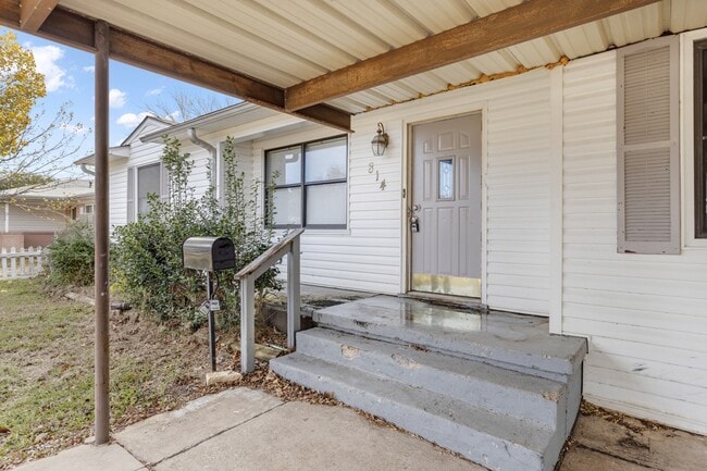 Photo - 814 E Centennial St