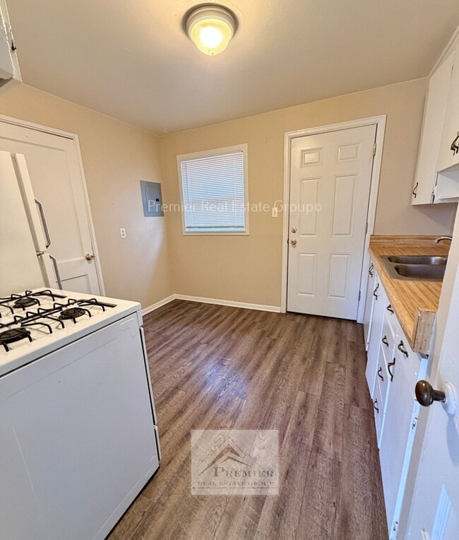 Photo - 426 Glen View Ct