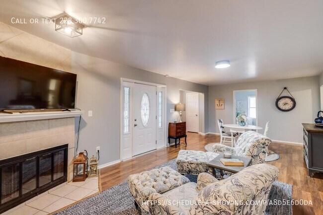 Photo - 419 E 2nd St