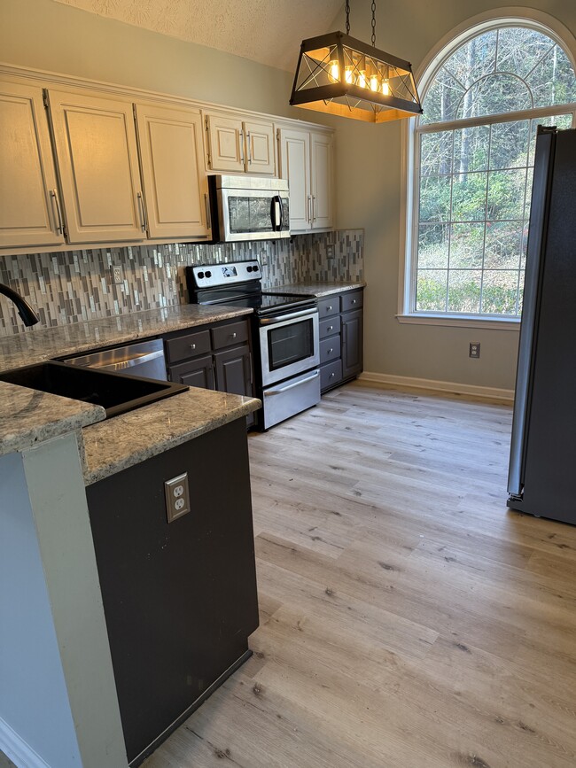 Building Photo - 5982 Hwy 81