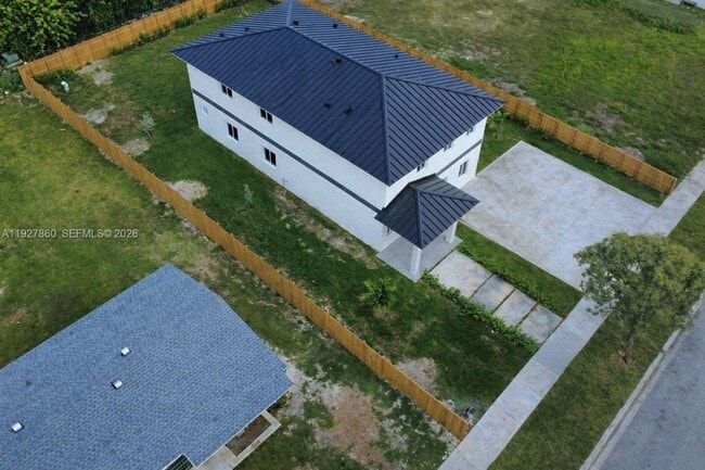 Photo - 722 NW 6th Ct