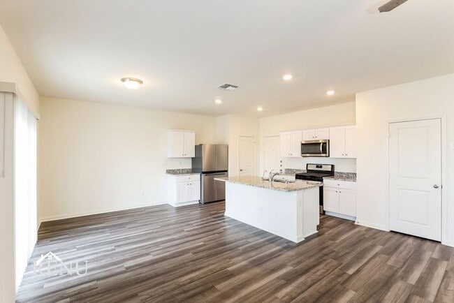 Photo - 5247 Dawn Break