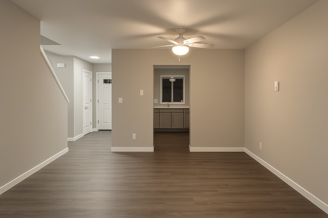 Photo - 471 Paxon St