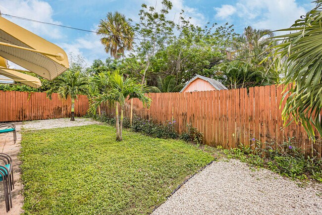 Photo - 260 NE 13th St