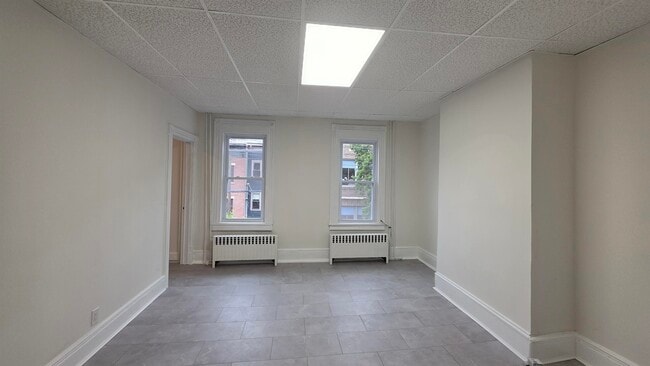 Building Photo - 204 3rd St