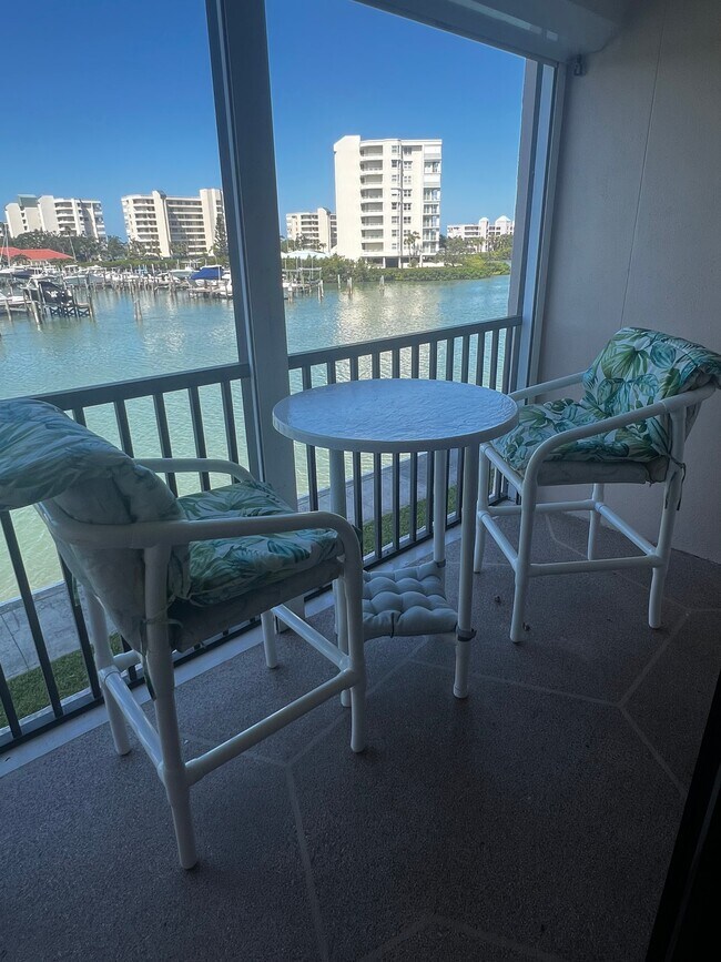 Photo - 7600 Sun Island Dr S Unidad 205