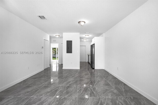 2448 NW 42nd St Unidad A