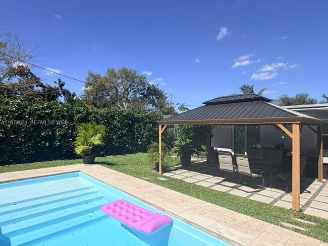 Building Photo - 1430 NE 149th St