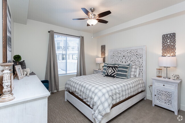 1BR, 1BA - Nottoway Bedroom w/Walk-in Closet