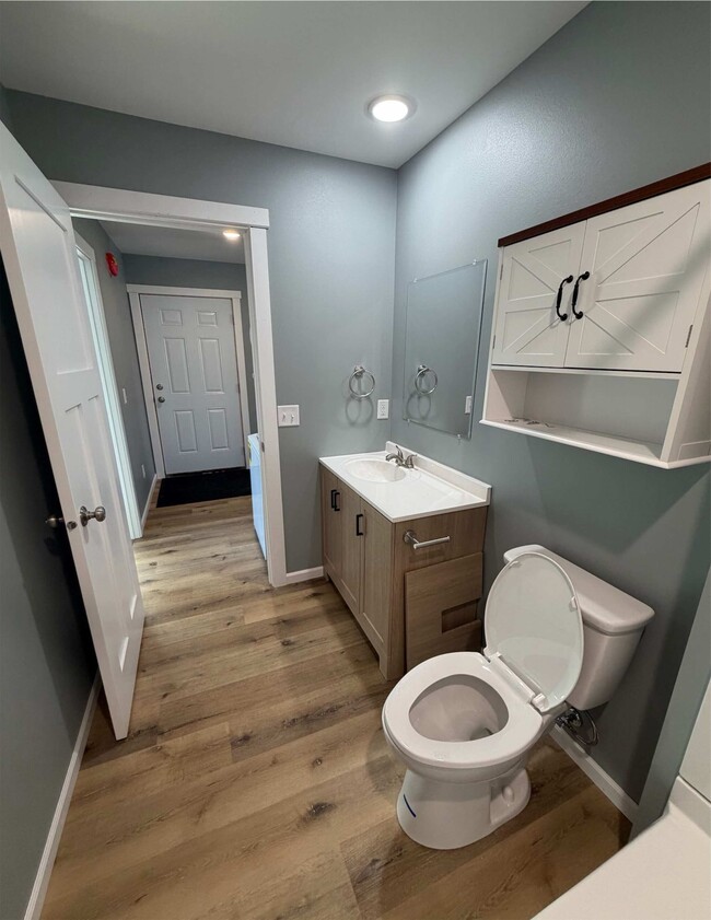 Photo - 415 9th St NE