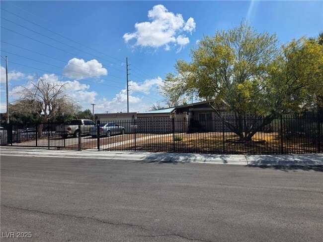 Photo - 3314 Arapaho Cir