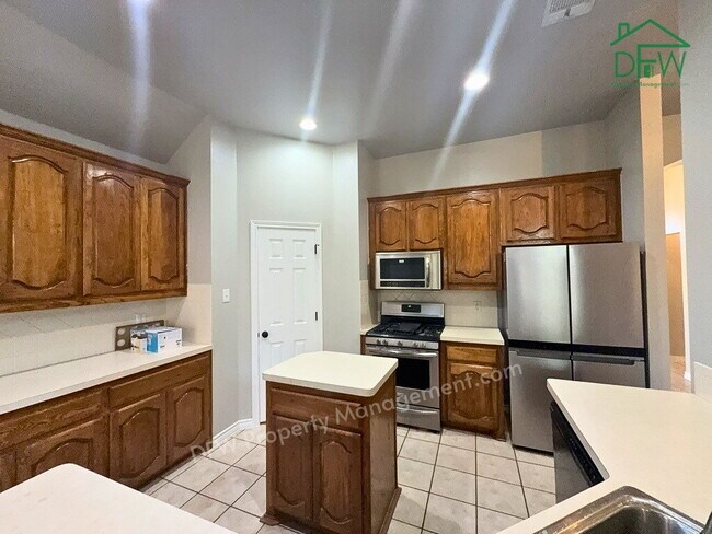 Photo - Spacious DeSoto 4-Bed - Fenced Yard, Fireplace, 2-Car Garage