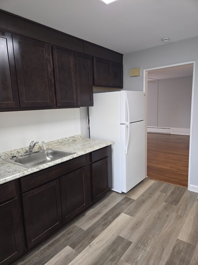 Building Photo - 84 Oakview Cir Unit 204 Rental