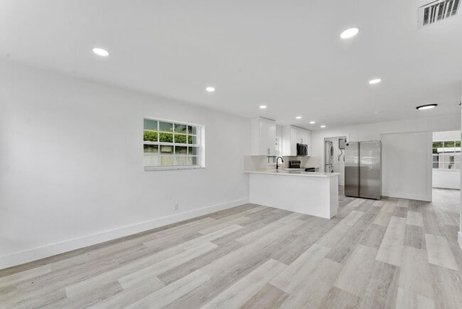 Photo - 441 NW 2nd Ave