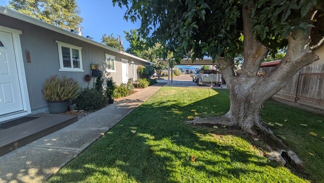 Photo - 7626 Oak Grove Ave