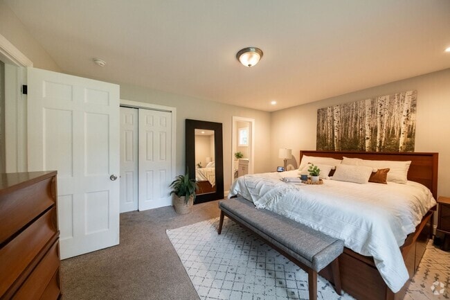 Building Photo - Fantastic and updated 4 bedroom home in Au...