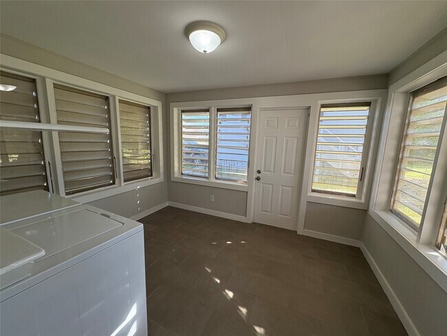 Photo - 306 N Elm St