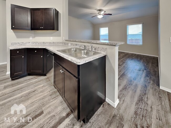 Photo - 1114 Flint Way