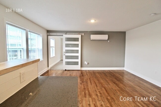 1901 Olathe Blvd Unit 302