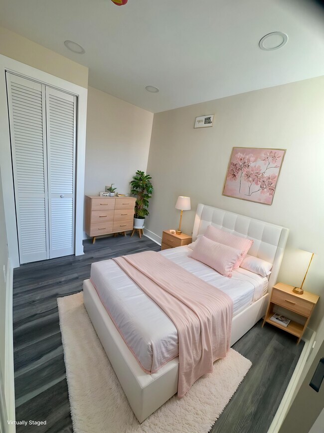 Photo - 459 E High St