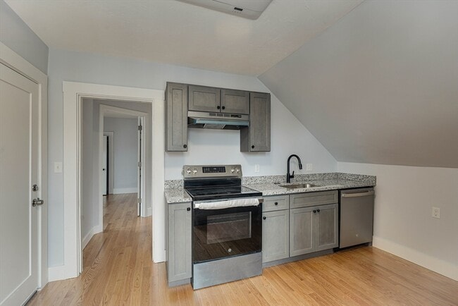 Building Photo - 24 Dunlap St Unit 3