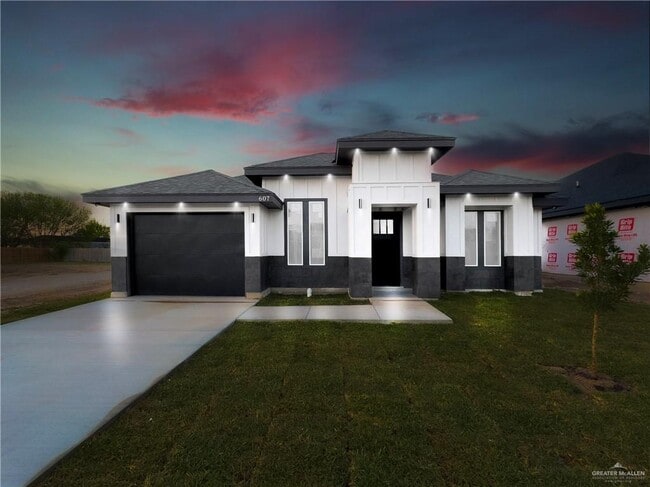 Photo - 16 Tower Oak Dr