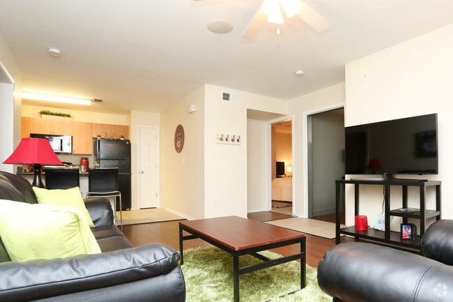 2HAB, 2BA - 815 ft²