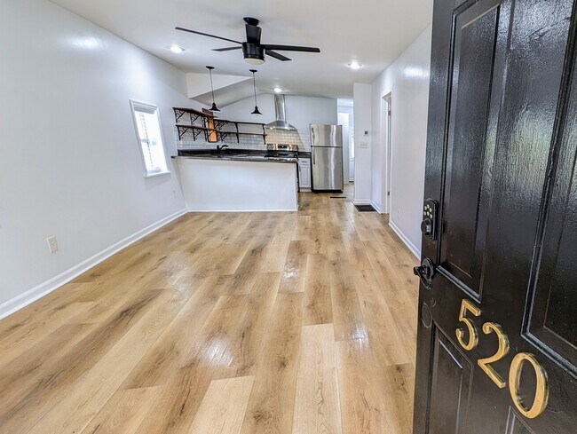 Photo - 520 48th St S