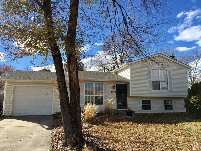 Building Photo - 3BR Bi-Level House in Fort Collins!