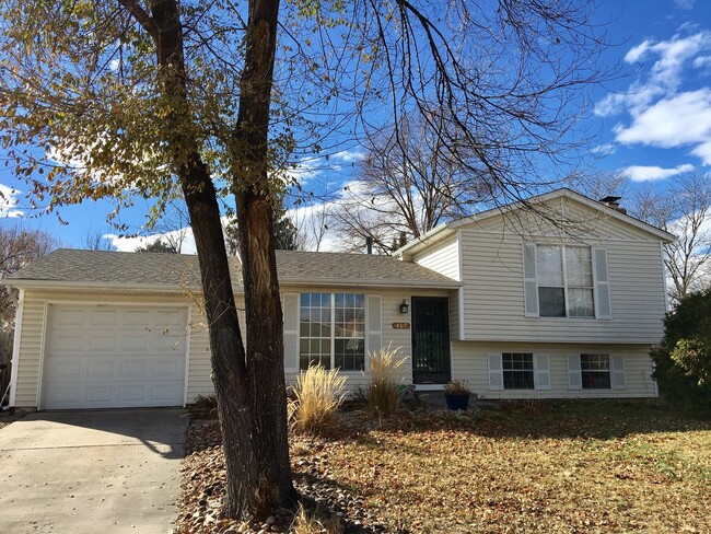 3BR Bi-Level House in Fort Collins! - 3BR Bi-Level House in Fort Collins!