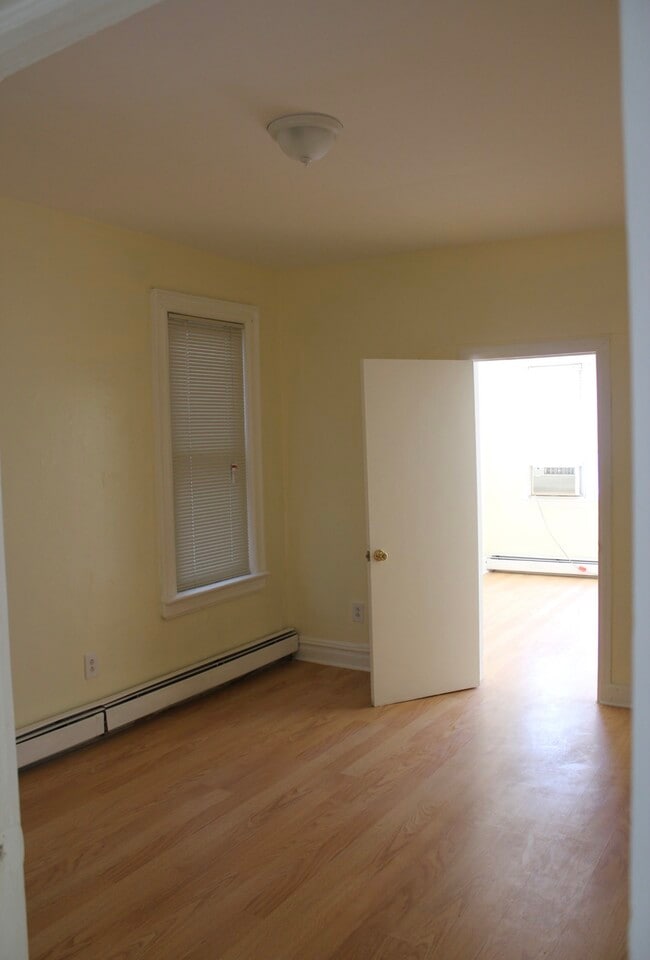 160 Clendenny Ave Unit First floor