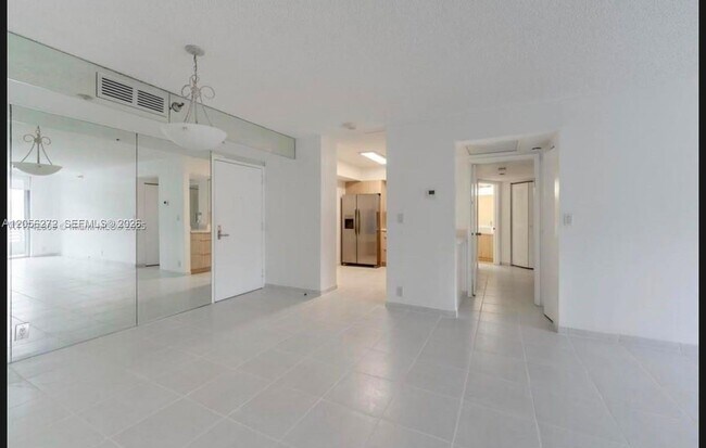 19101 Mystic Pointe Dr Unit 304