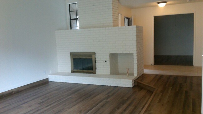 Photo - 315 E Nees Ave Unit 315